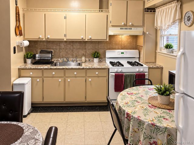 3619 Laconia Avenue, Bronx, NY 10469
