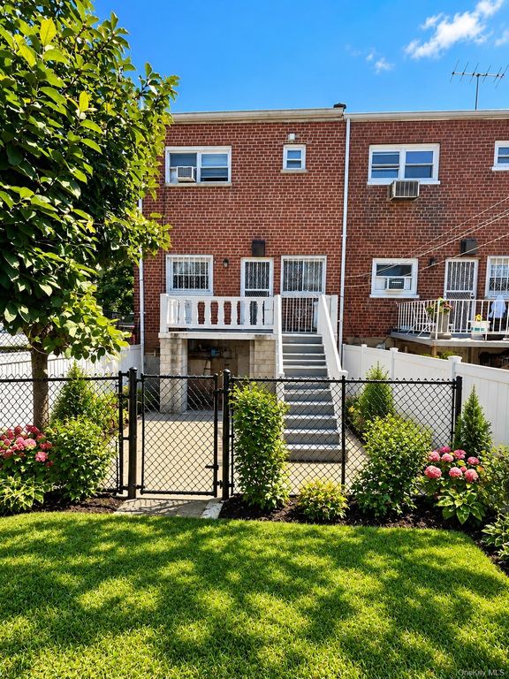 3619 Laconia Avenue, Bronx, NY 10469 — photo 4