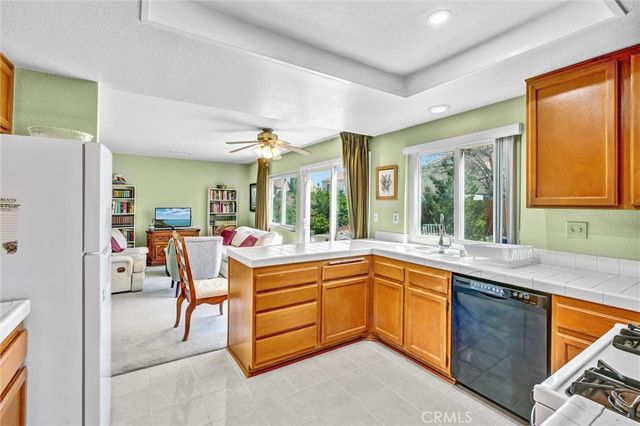 37230 45th St E E, Palmdale, CA 93552