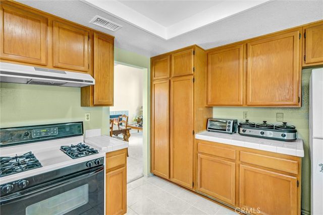 37230 45th St E E, Palmdale, CA 93552