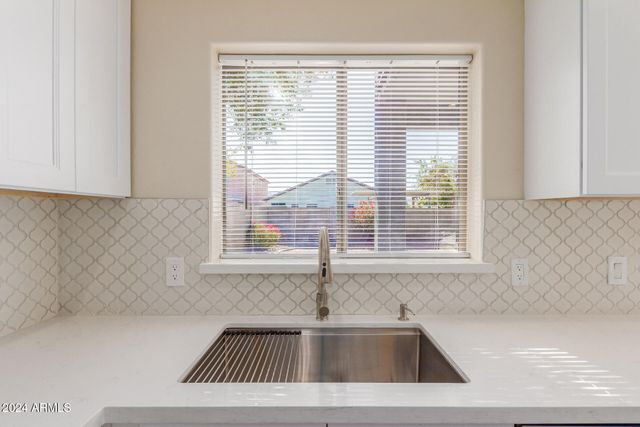 1105 E WONG Way, Phoenix, AZ 85040