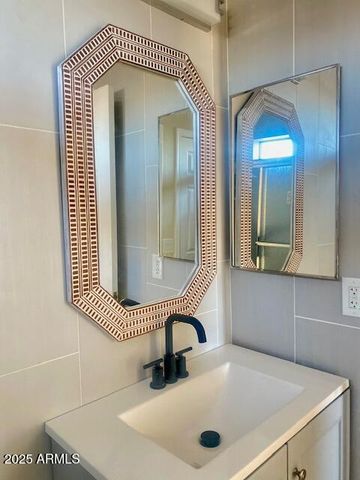 1105 E WONG Way, Phoenix, AZ 85040