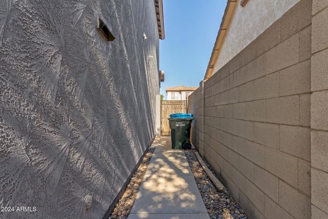 1105 E WONG Way, Phoenix, AZ 85040