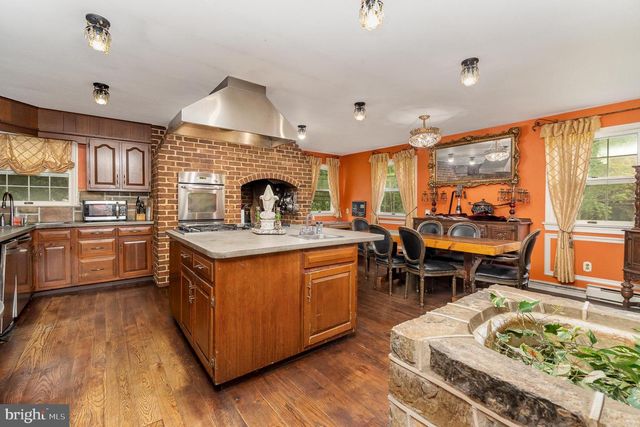 1554 WILLIAMS GROVE RD, Mechanicsburg, PA 17055