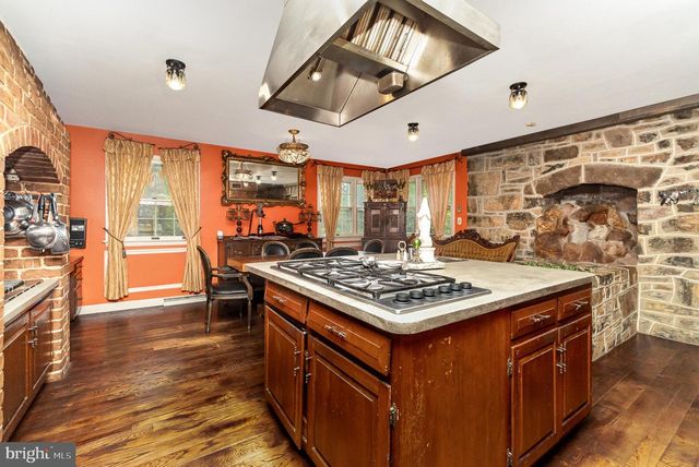 1554 WILLIAMS GROVE RD, Mechanicsburg, PA 17055