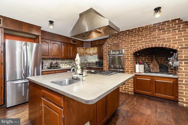 1554 WILLIAMS GROVE RD, Mechanicsburg, PA 17055