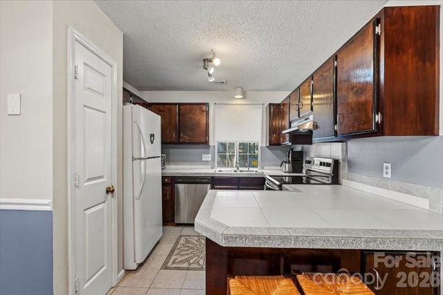 2036 Killarney Place, Charlotte, NC 28262