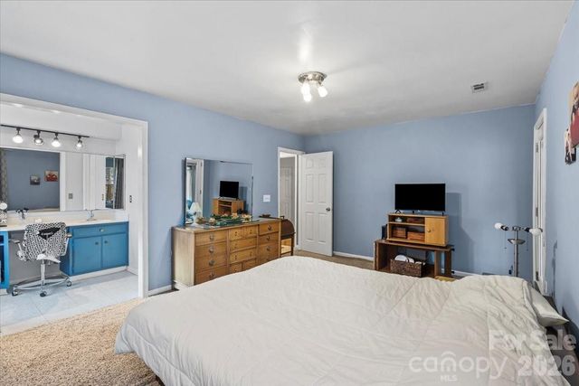 2036 Killarney Place, Charlotte, NC 28262