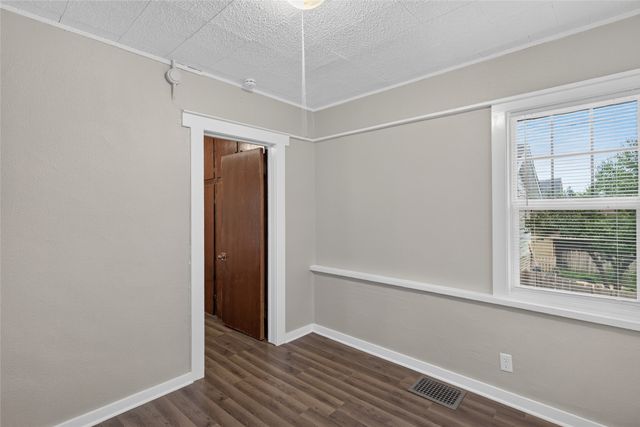 3208 2nd Avenue, Des Moines, IA 50313
