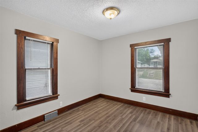 3208 2nd Avenue, Des Moines, IA 50313