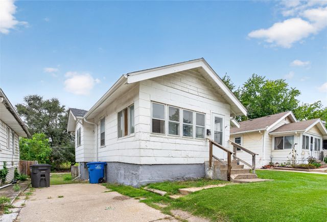 3208 2nd Avenue, Des Moines, IA 50313