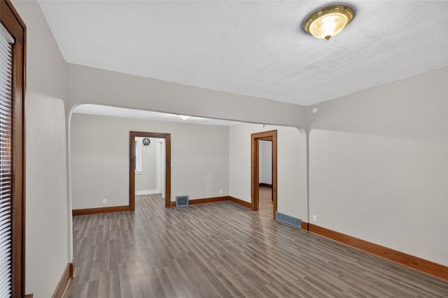 3208 2nd Avenue, Des Moines, IA 50313