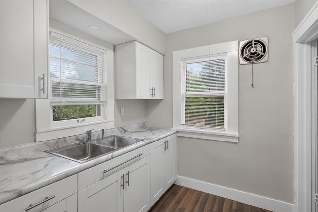 3208 2nd Avenue, Des Moines, IA 50313