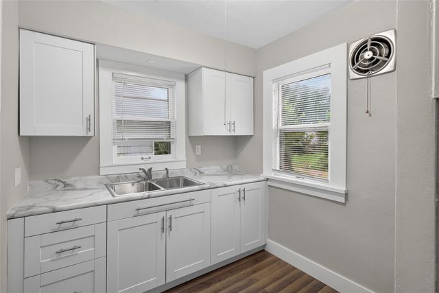 3208 2nd Avenue, Des Moines, IA 50313