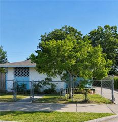 133 Watson St, Corpus Christi, TX 78415