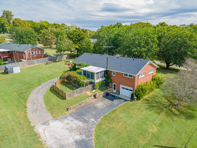 201 N Hardin Dr, Columbia, TN 38401