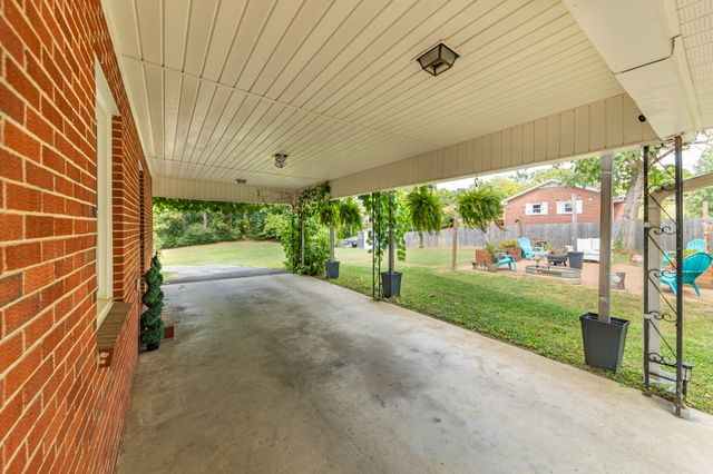 201 N Hardin Dr, Columbia, TN 38401