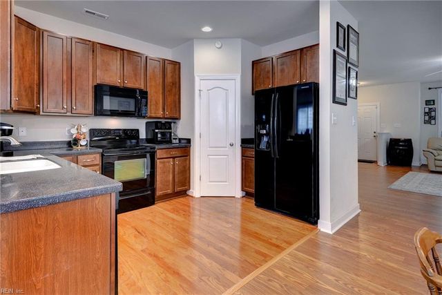 417 Quarterpath RD, Williamsburg, VA 23185