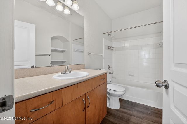 8290 GATE Parkway 707, Jacksonville, FL 32216