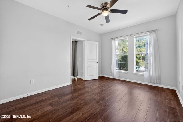 8290 GATE Parkway 707, Jacksonville, FL 32216