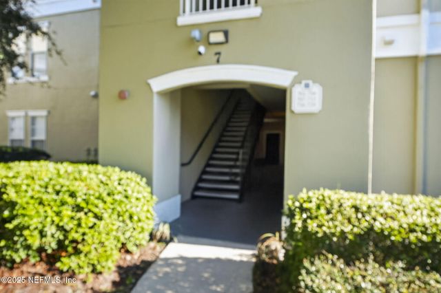 8290 GATE Parkway 707, Jacksonville, FL 32216