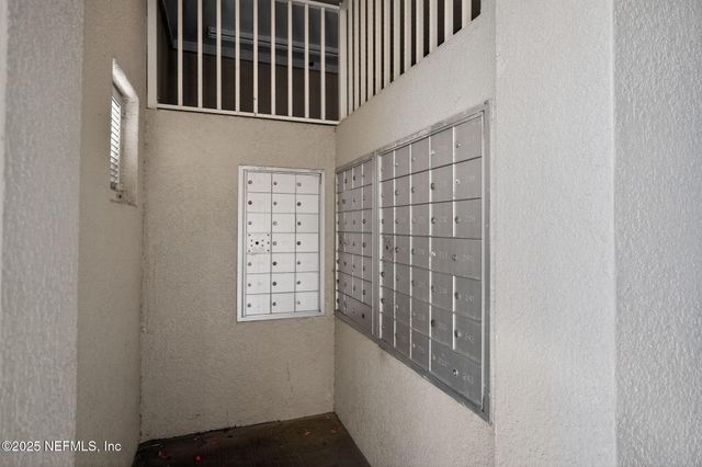 8290 GATE Parkway 707, Jacksonville, FL 32216