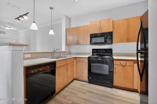 8290 GATE Parkway 707, Jacksonville, FL 32216