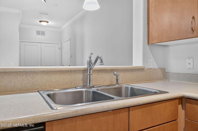 8290 GATE Parkway 707, Jacksonville, FL 32216