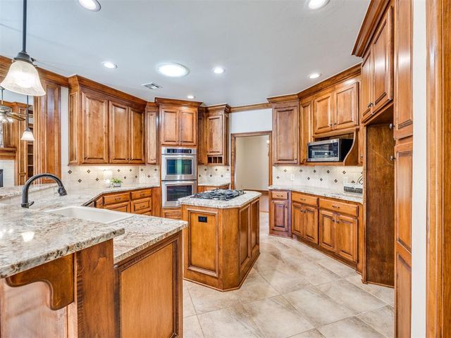 1108 Salvo Bridge Courts, Edmond, OK 73034