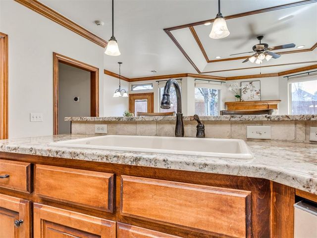 1108 Salvo Bridge Courts, Edmond, OK 73034