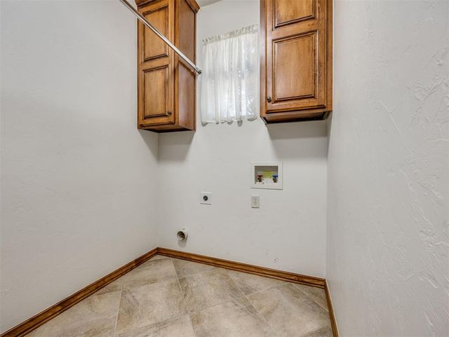 1108 Salvo Bridge Courts, Edmond, OK 73034