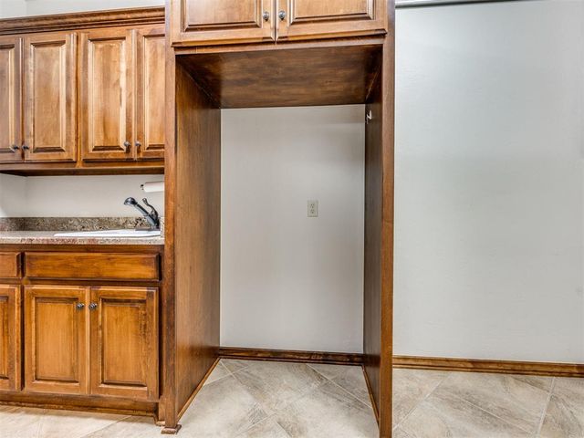 1108 Salvo Bridge Courts, Edmond, OK 73034