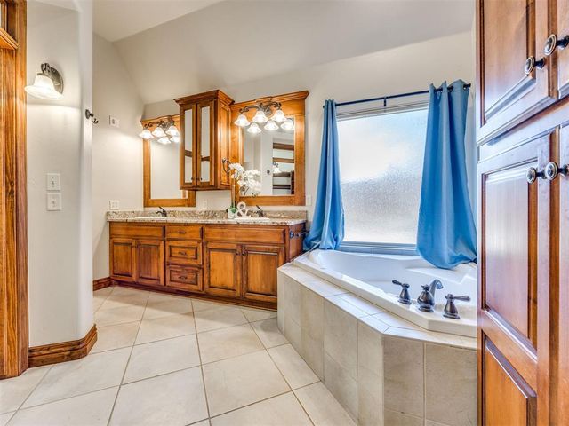 1108 Salvo Bridge Courts, Edmond, OK 73034