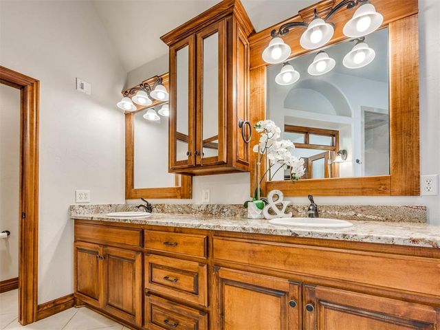 1108 Salvo Bridge Courts, Edmond, OK 73034