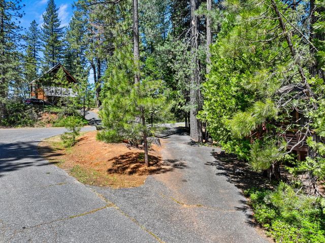 2798 Saint Moritz Dr, Arnold, CA 95223