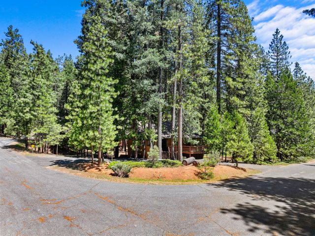 2798 Saint Moritz Dr, Arnold, CA 95223