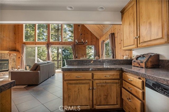 279 Old Toll, Lake Arrowhead, CA 92317