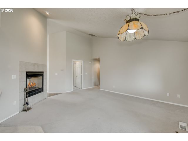15085 SPYGLASS Ln, Oregon City, OR 97045