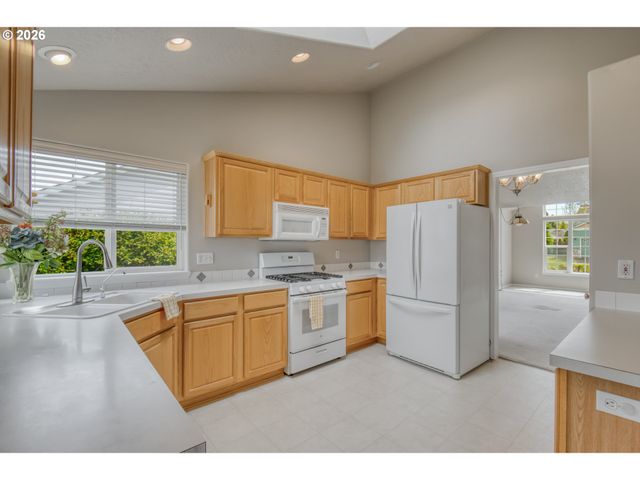 15085 SPYGLASS Ln, Oregon City, OR 97045