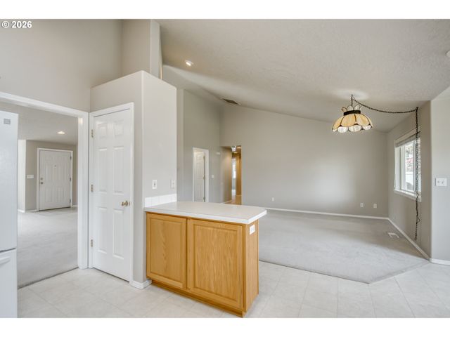 15085 SPYGLASS Ln, Oregon City, OR 97045