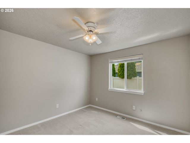 15085 SPYGLASS Ln, Oregon City, OR 97045