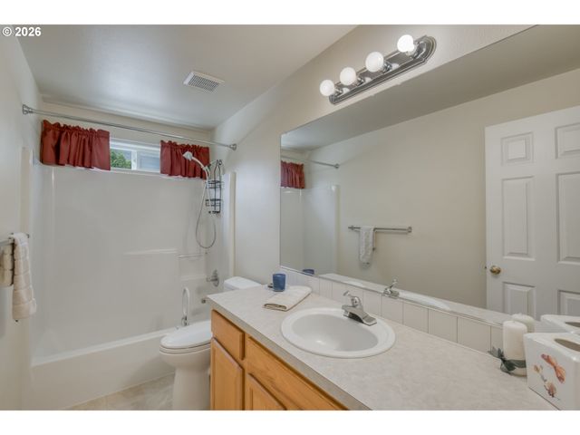 15085 SPYGLASS Ln, Oregon City, OR 97045