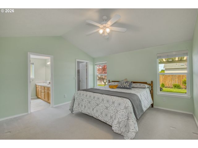 15085 SPYGLASS Ln, Oregon City, OR 97045