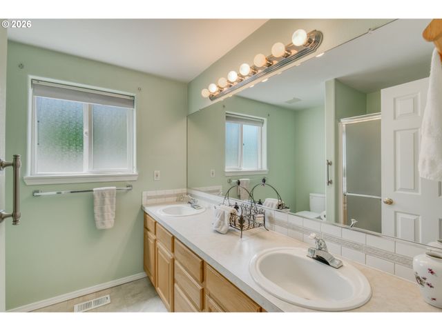 15085 SPYGLASS Ln, Oregon City, OR 97045