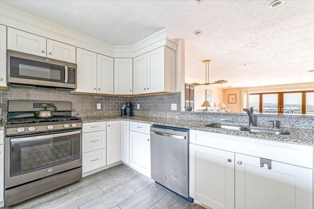 30 Highland Terrace APT 3007, White Horse Beach, MA 02360