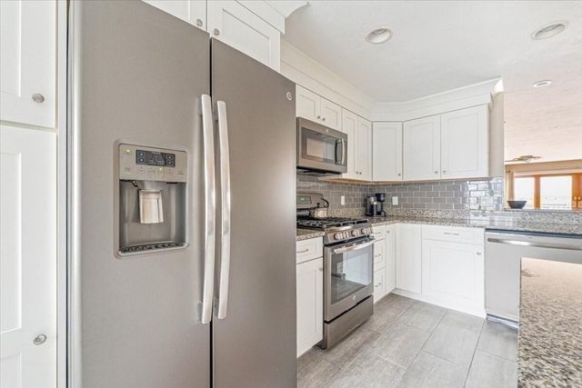 30 Highland Terrace APT 3007, White Horse Beach, MA 02360