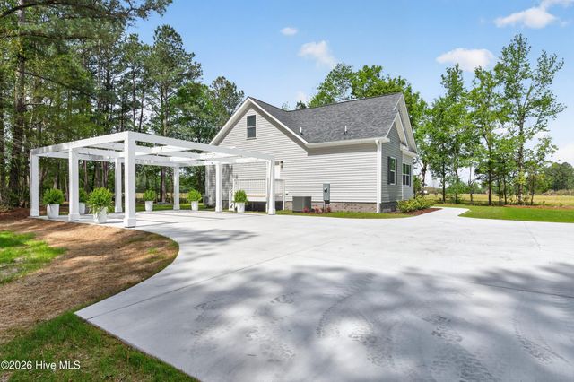 451 Governors Road SE, Winnabow, NC 28479
