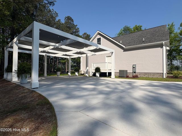 451 Governors Road SE, Winnabow, NC 28479