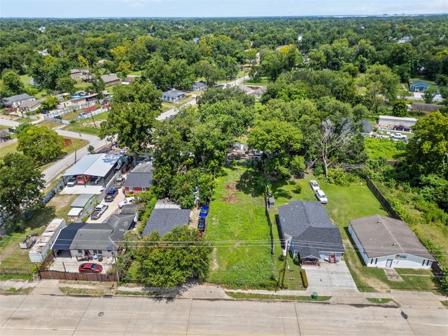 922 W Little York Road, Houston, TX 77091
