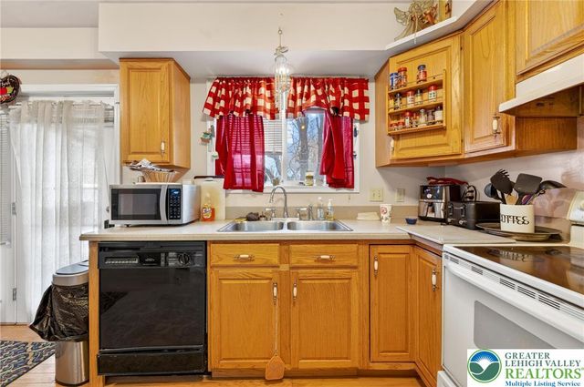 2354 Market, South Whitehall Twp, PA 18104